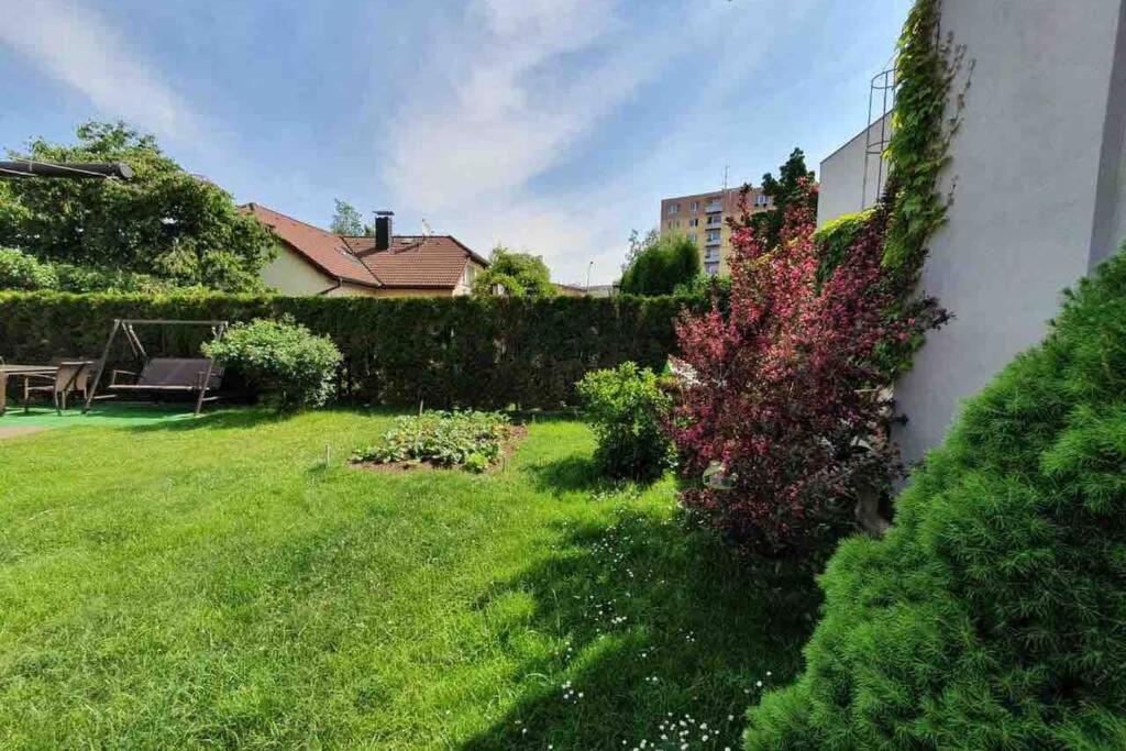 Family Apartment With Garden And Parking Spot Чеське Будєйовіце Екстер'єр фото